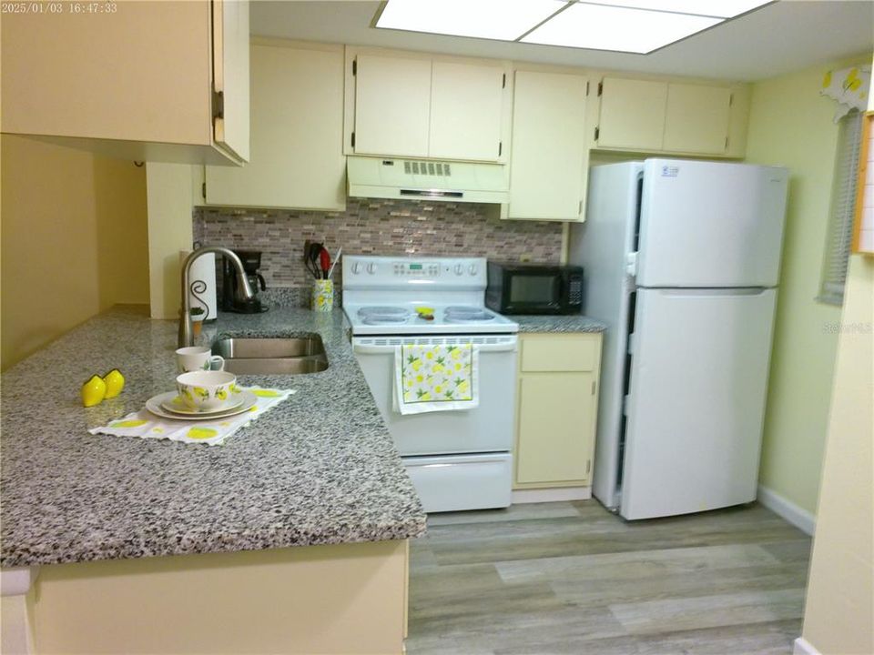 For Sale: $149,500 (2 beds, 2 baths, 886 Square Feet)