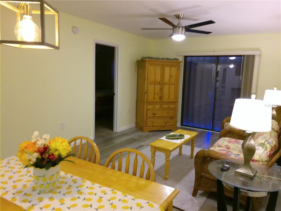 For Sale: $149,500 (2 beds, 2 baths, 886 Square Feet)