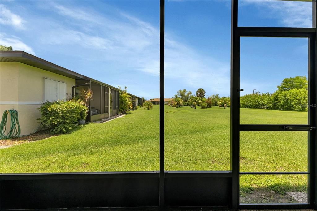 For Sale: $149,500 (2 beds, 2 baths, 886 Square Feet)