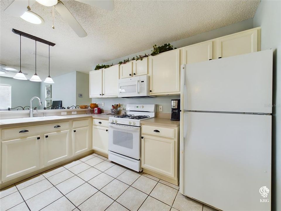 For Rent: $2,200 (2 beds, 2 baths, 1121 Square Feet)