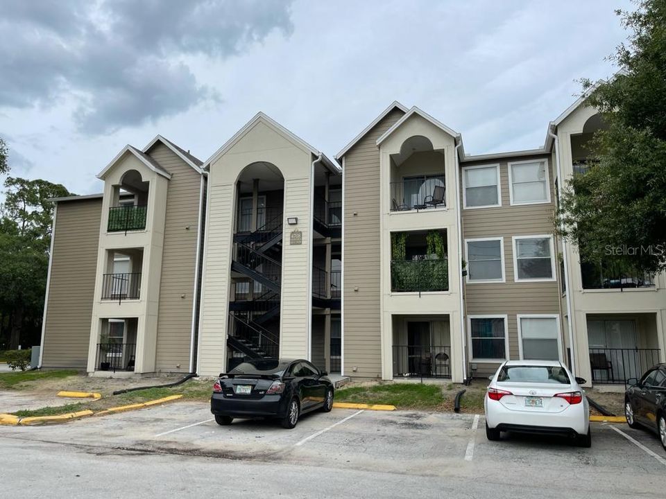 Recently Rented: $1,250 (1 beds, 1 baths, 696 Square Feet)