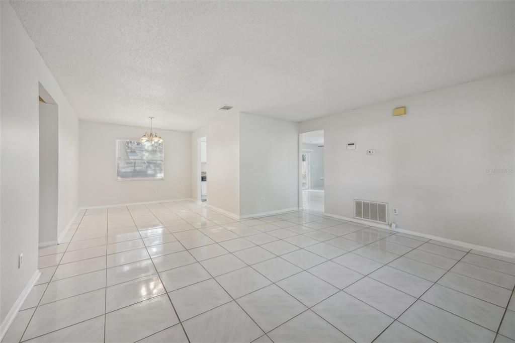 For Sale: $322,500 (3 beds, 2 baths, 1462 Square Feet)