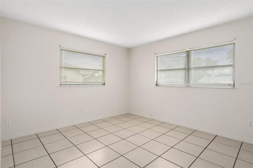 For Sale: $204,000 (2 beds, 1 baths, 864 Square Feet)