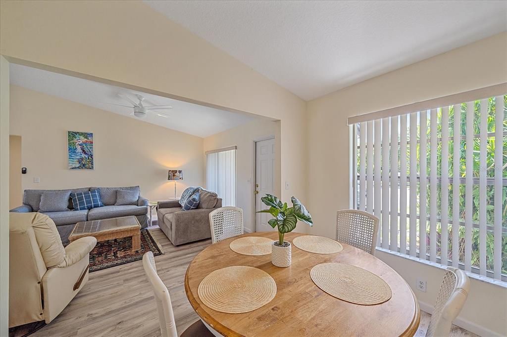 Active With Contract: $229,900 (2 beds, 2 baths, 1050 Square Feet)