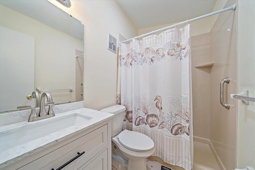 Active With Contract: $229,900 (2 beds, 2 baths, 1050 Square Feet)