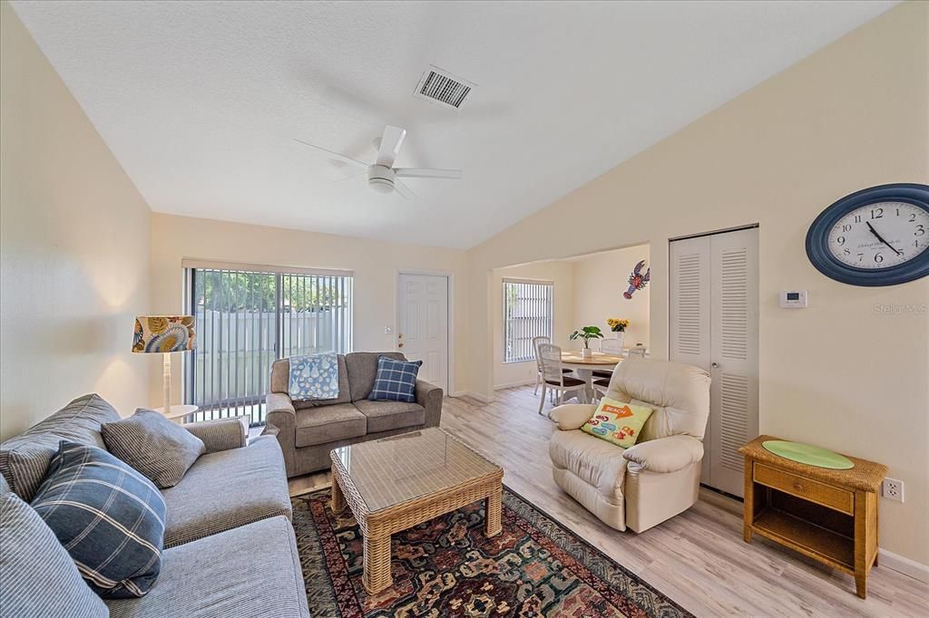 Active With Contract: $229,900 (2 beds, 2 baths, 1050 Square Feet)