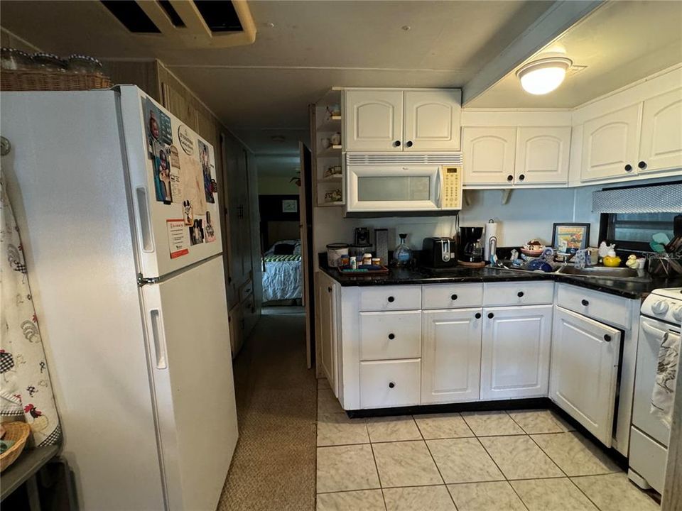 For Sale: $115,000 (1 beds, 1 baths, 364 Square Feet)