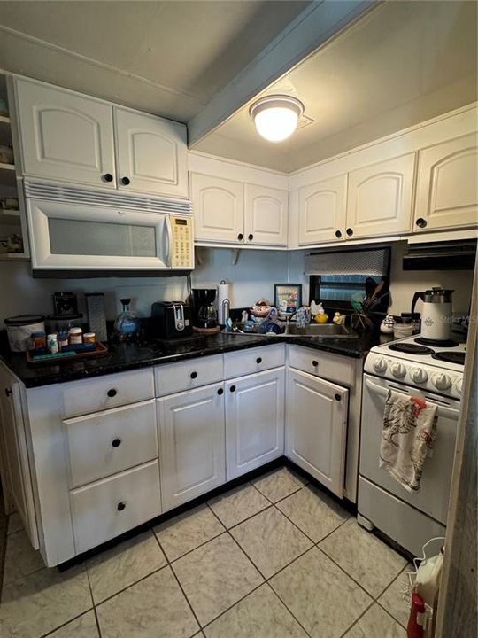 For Sale: $115,000 (1 beds, 1 baths, 364 Square Feet)