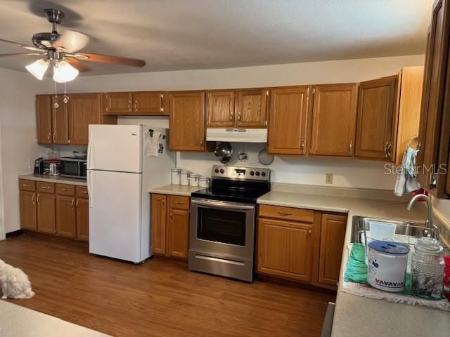 For Sale: $279,900 (2 beds, 2 baths, 1168 Square Feet)