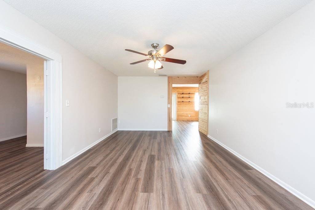 Active With Contract: $375,000 (4 beds, 2 baths, 1524 Square Feet)