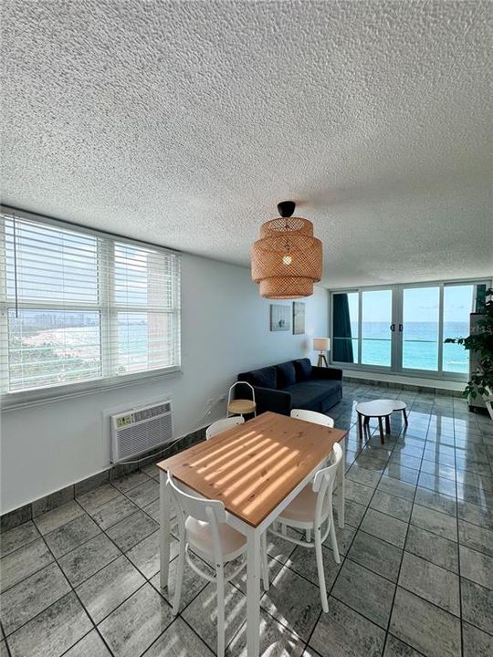 Active With Contract: $425,000 (2 beds, 1 baths, 913.3 Square Feet)