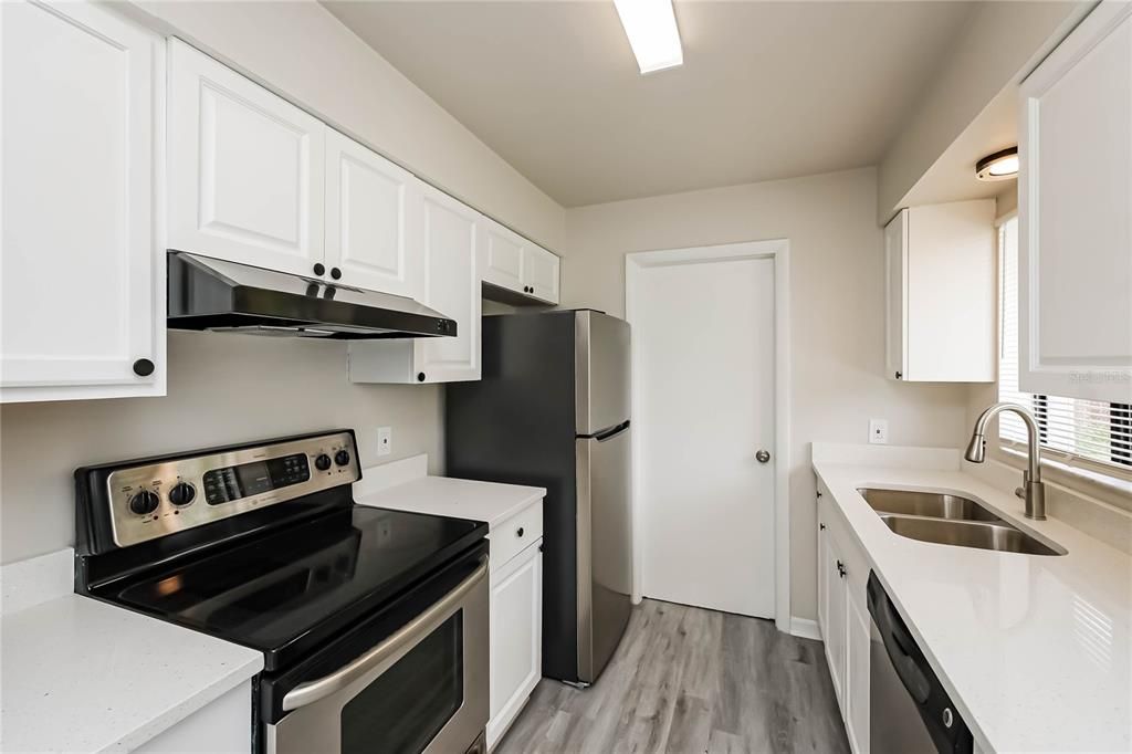 For Rent: $2,195 (3 beds, 2 baths, 1255 Square Feet)