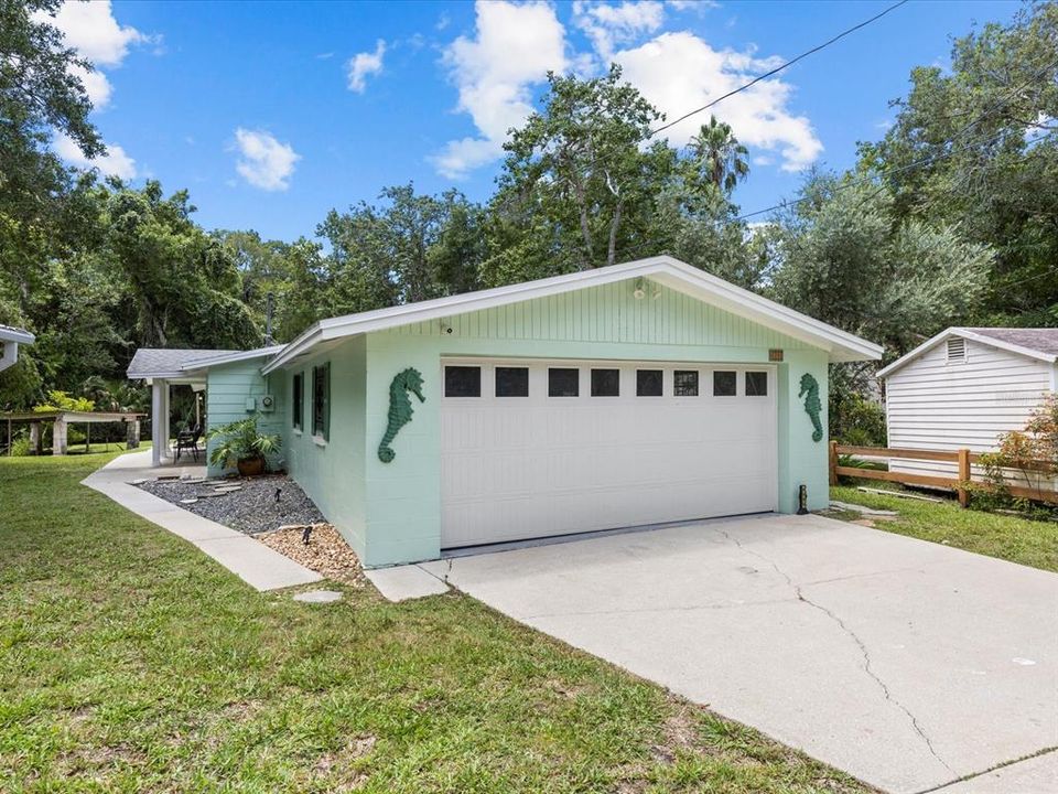 For Sale: $799,900 (3 beds, 2 baths, 1114 Square Feet)