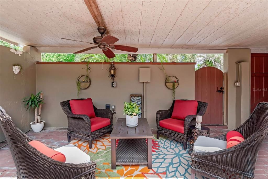 Covered Patio/Courtyard