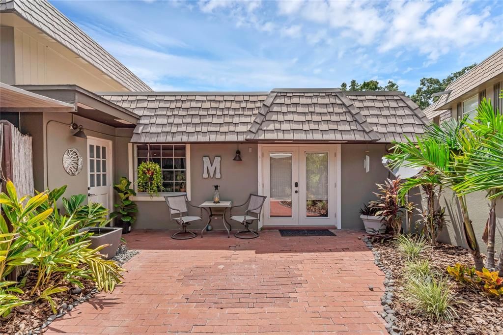 Courtyard/Front Entryway