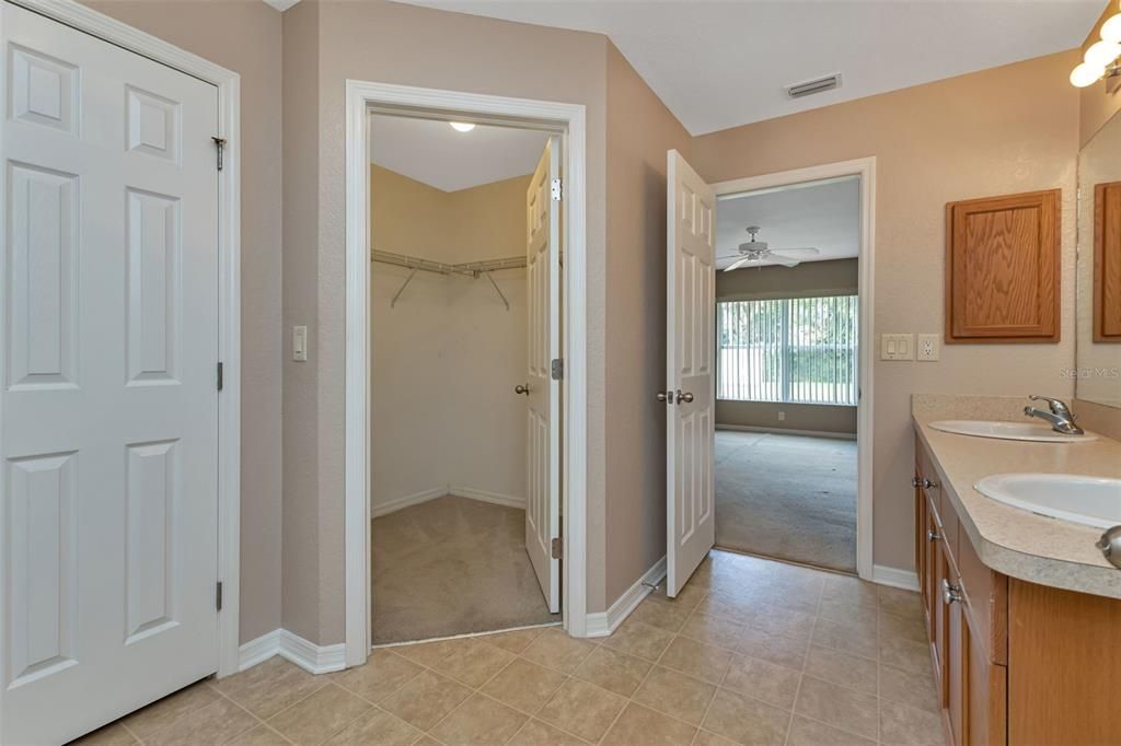 Active With Contract: $285,000 (3 beds, 2 baths, 1699 Square Feet)