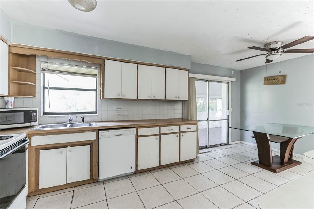 For Sale: $219,000 (4 beds, 2 baths, 1544 Square Feet)