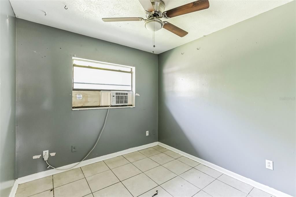 For Sale: $219,000 (4 beds, 2 baths, 1544 Square Feet)