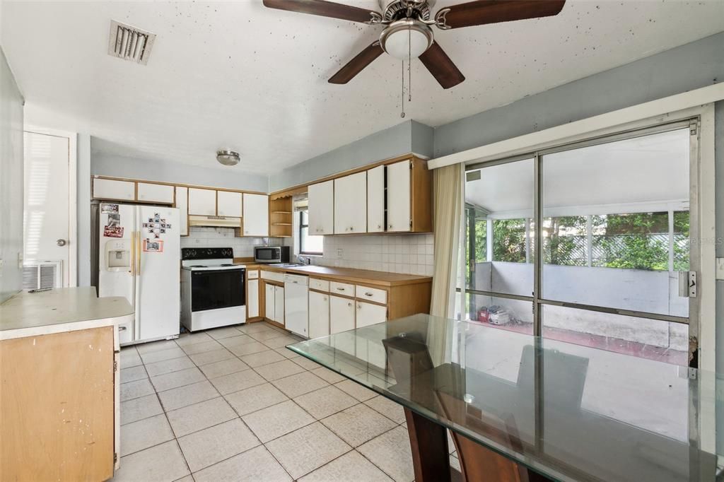 For Sale: $219,000 (4 beds, 2 baths, 1544 Square Feet)