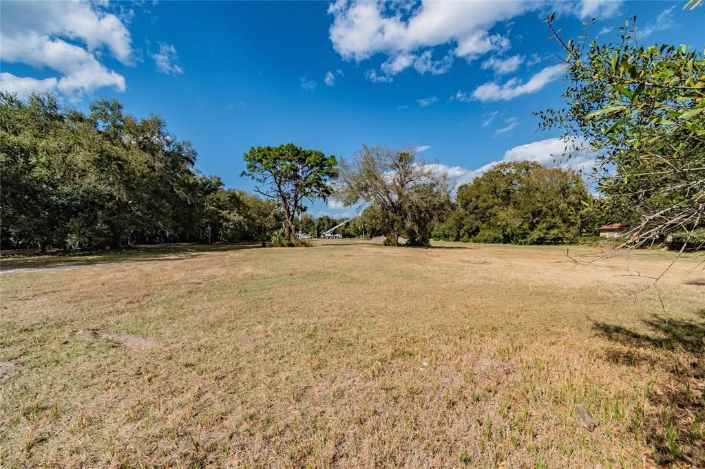 待售: $399,005 (3.95 acres)