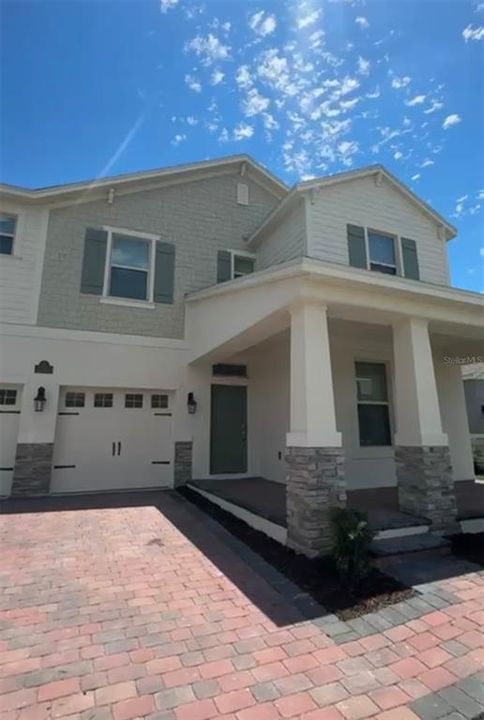 Vendido Recientemente: $783,821 (4 camas, 3 baños, 8249.32 Pies cuadrados)