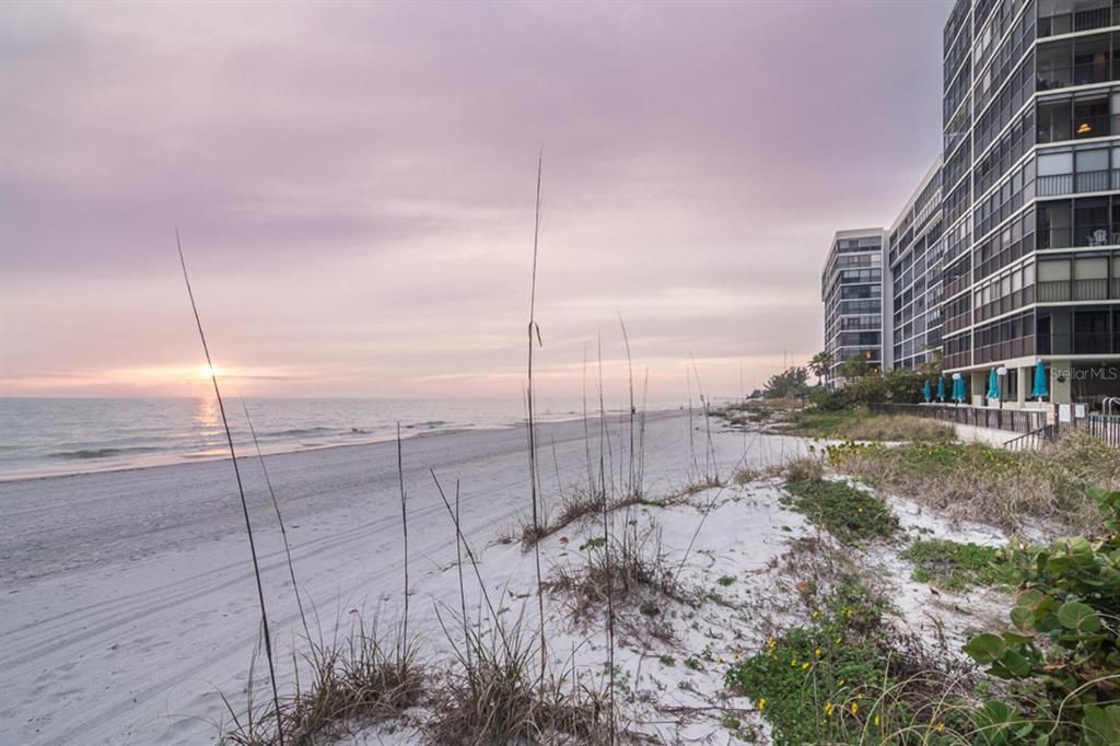 For Sale: $935,000 (2 beds, 2 baths, 1190 Square Feet)