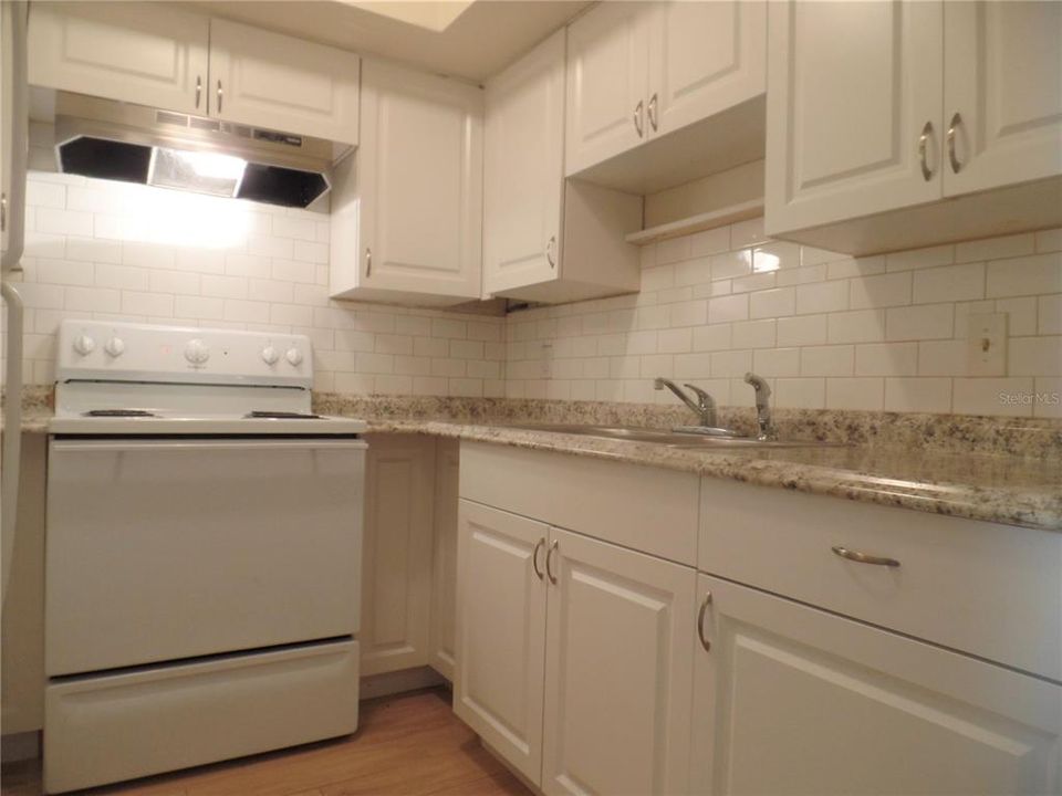 Active With Contract: $1,275 (1 beds, 1 baths, 725 Square Feet)