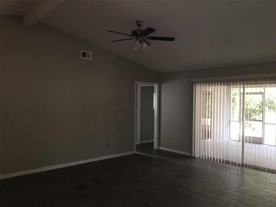 For Rent: $2,185 (3 beds, 2 baths, 1882 Square Feet)