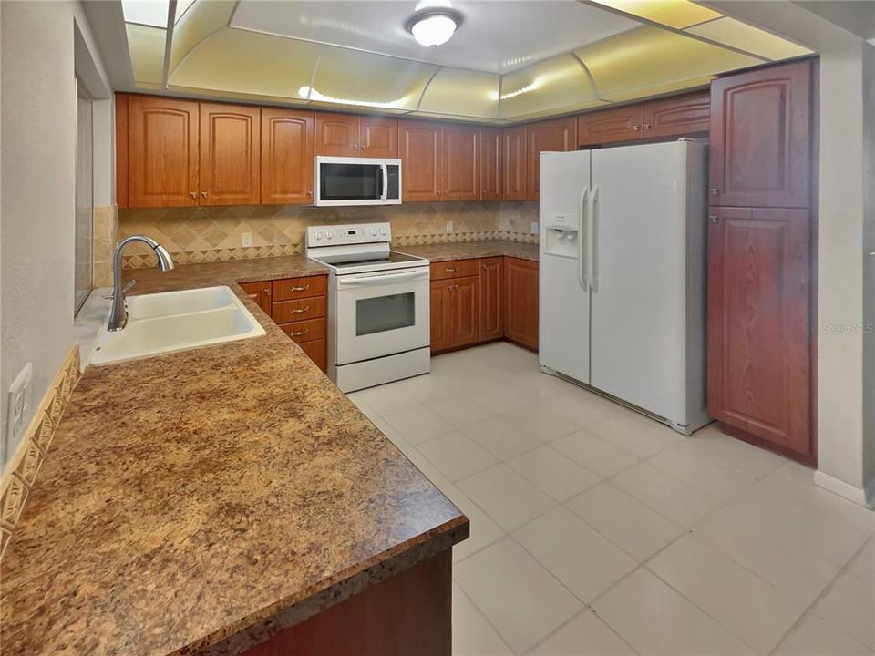 Activo con contrato: $218,000 (3 camas, 2 baños, 1408 Pies cuadrados)