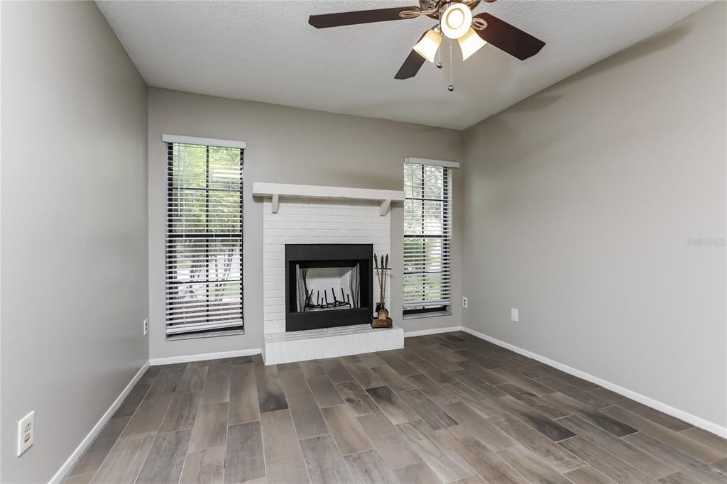 Active With Contract: $1,975 (3 beds, 2 baths, 1560 Square Feet)