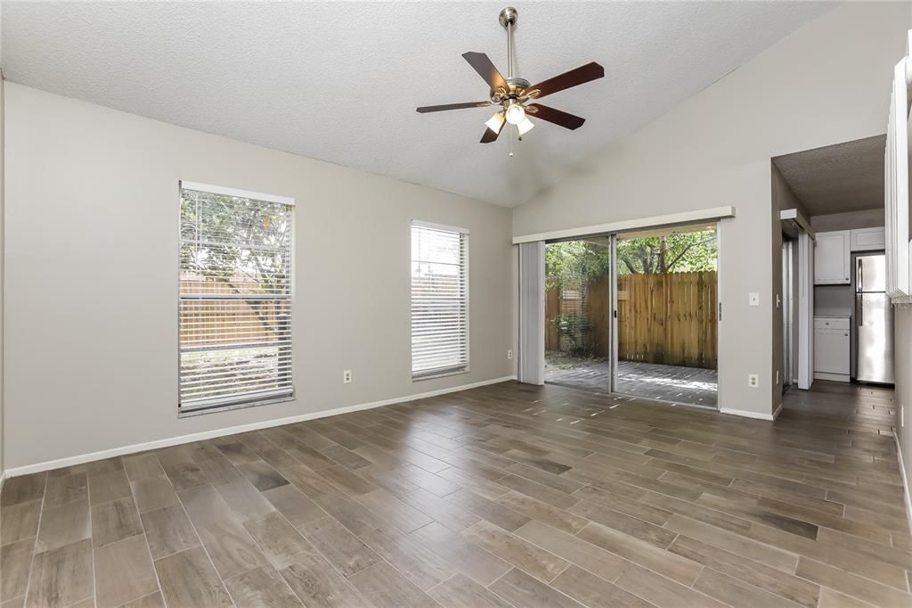 Active With Contract: $1,975 (3 beds, 2 baths, 1560 Square Feet)