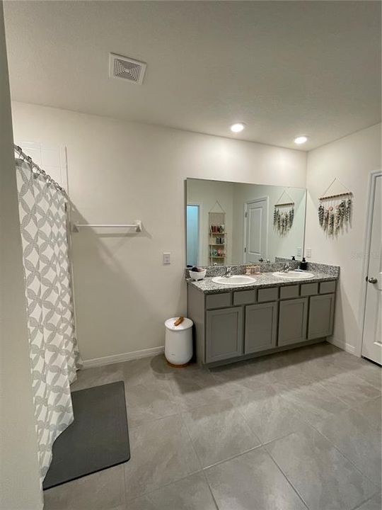 Active With Contract: $2,575 (4 beds, 2 baths, 2260 Square Feet)