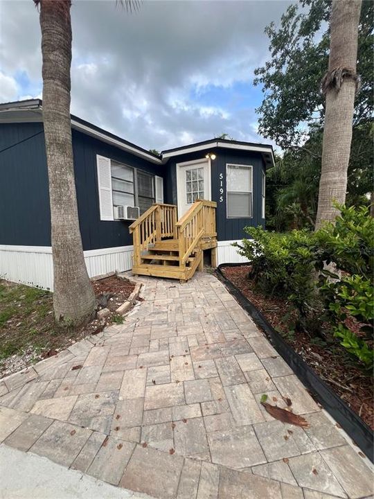 Active With Contract: $2,700 (4 beds, 3 baths, 960 Square Feet)