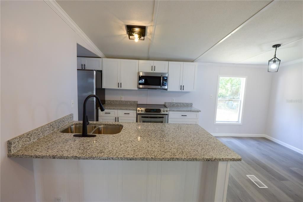 Active With Contract: $159,900 (3 beds, 2 baths, 960 Square Feet)