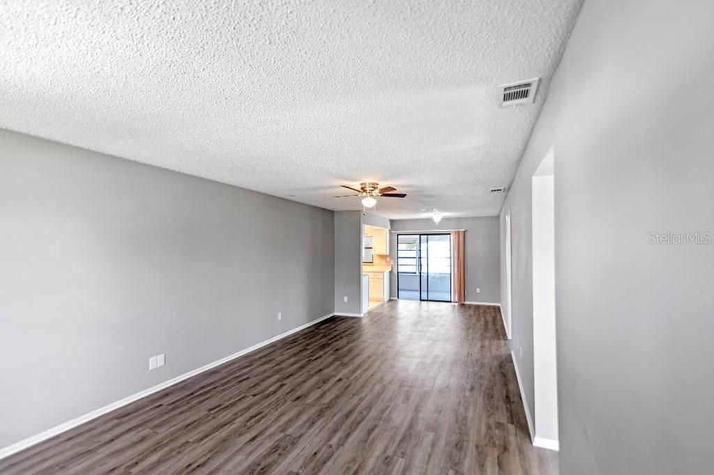 For Sale: $247,000 (2 beds, 2 baths, 1051 Square Feet)