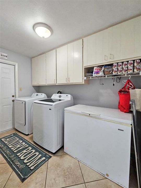 For Sale: $389,900 (3 beds, 2 baths, 1916 Square Feet)