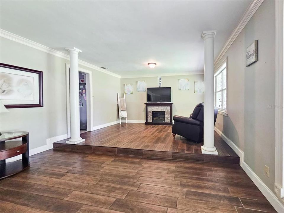 For Sale: $389,900 (3 beds, 2 baths, 1916 Square Feet)