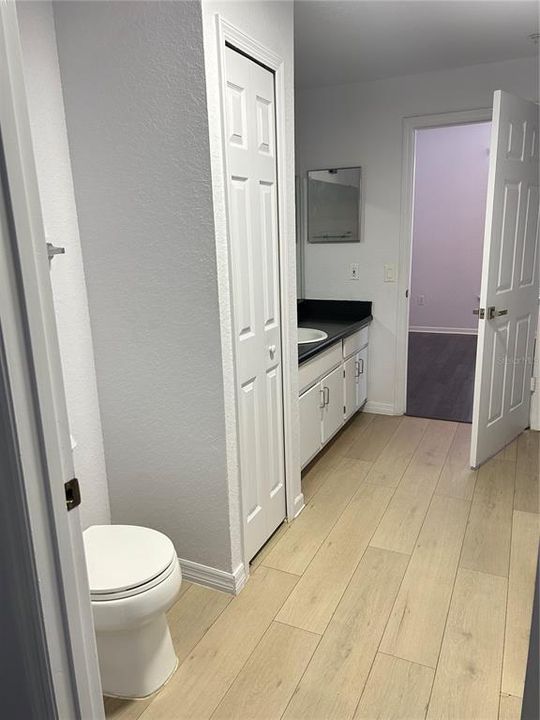 For Rent: $1,600 (1 beds, 1 baths, 915 Square Feet)