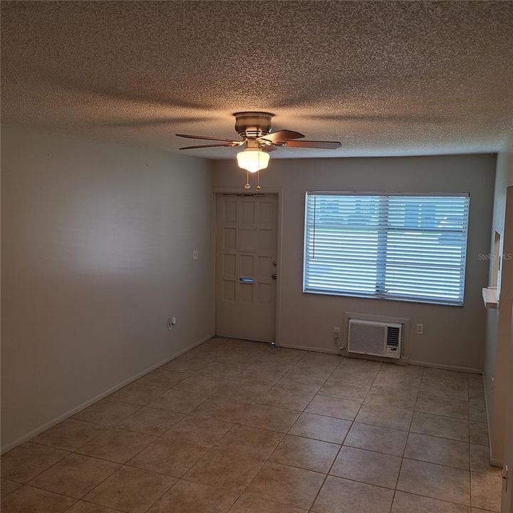 For Sale: $134,777 (1 beds, 1 baths, 403 Square Feet)