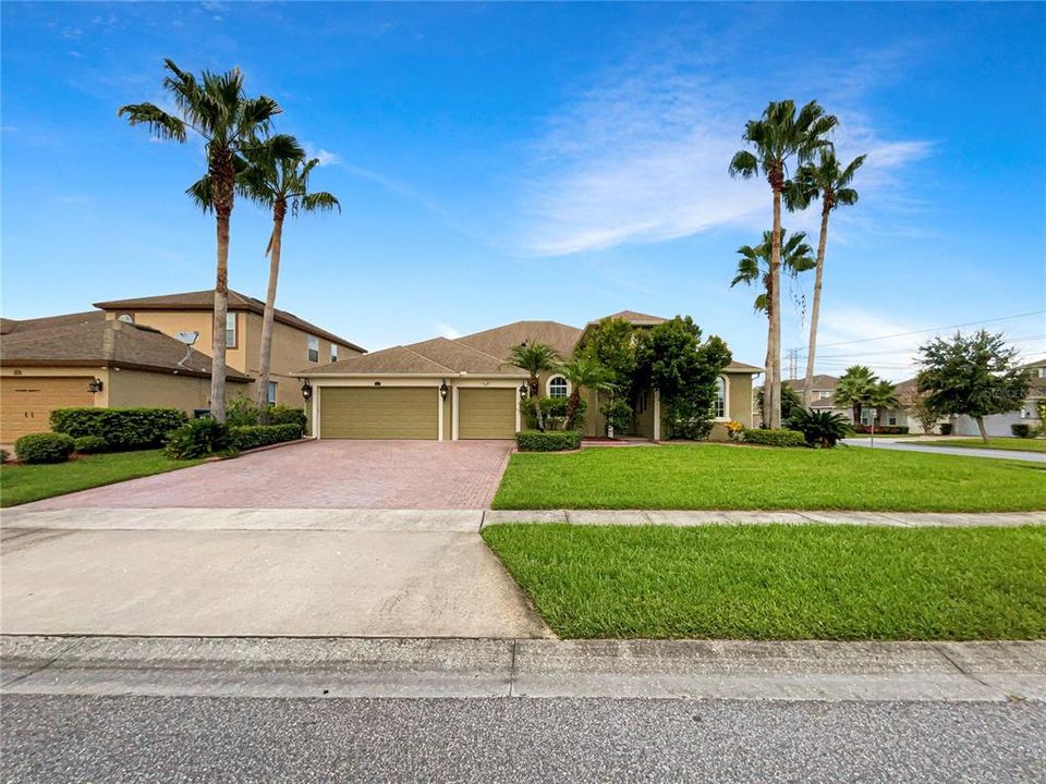 Active With Contract: $616,000 (4 beds, 3 baths, 2730 Square Feet)