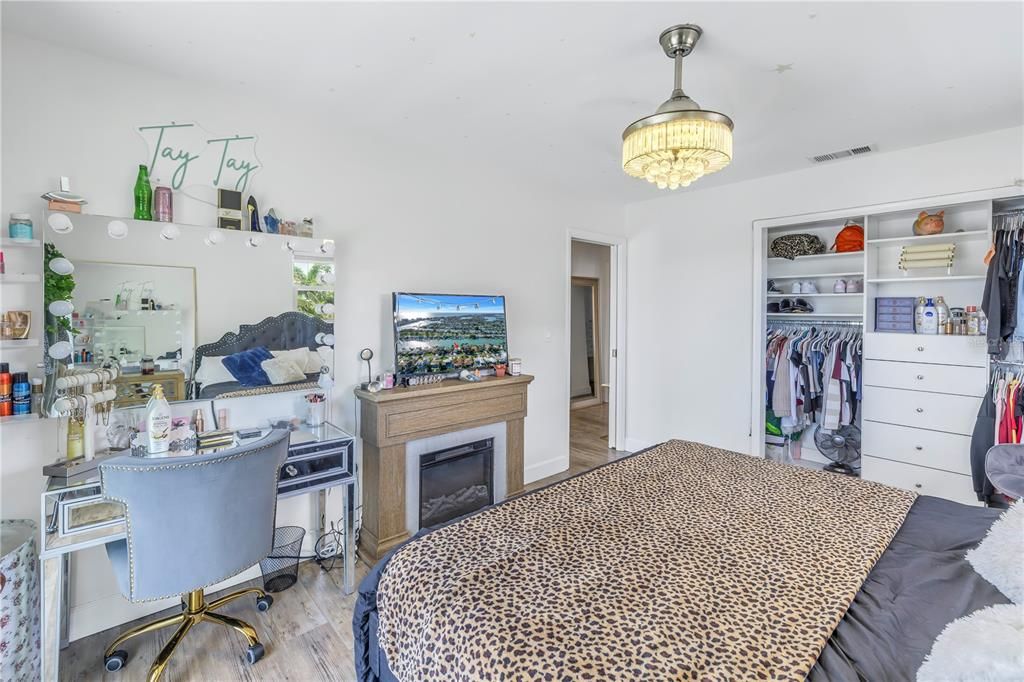 Active With Contract: $1,559,000 (3 beds, 3 baths, 1800 Square Feet)