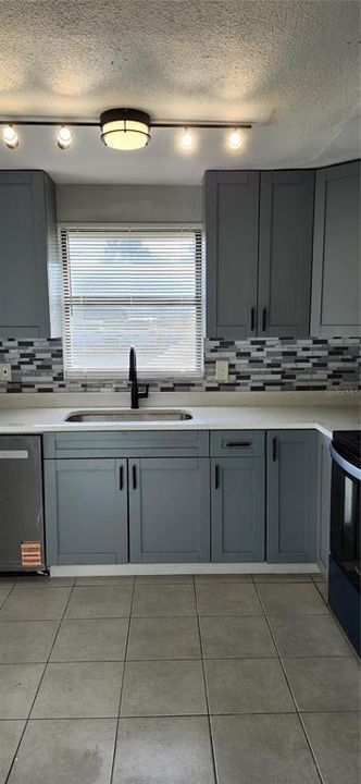 На продажу: $390,000 (6 спален, 0 ванн, 2406 Квадратных фут)