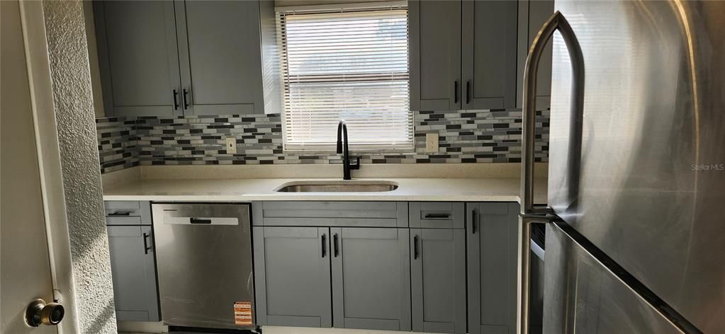 На продажу: $390,000 (6 спален, 0 ванн, 2406 Квадратных фут)