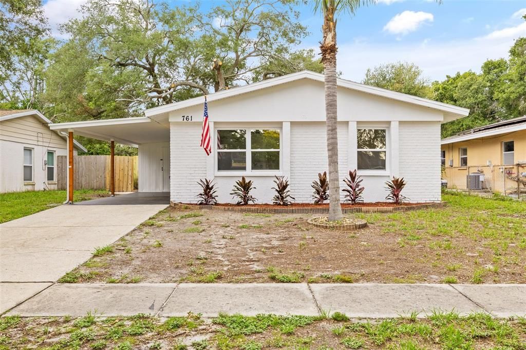 Active With Contract: $309,900 (2 beds, 1 baths, 800 Square Feet)