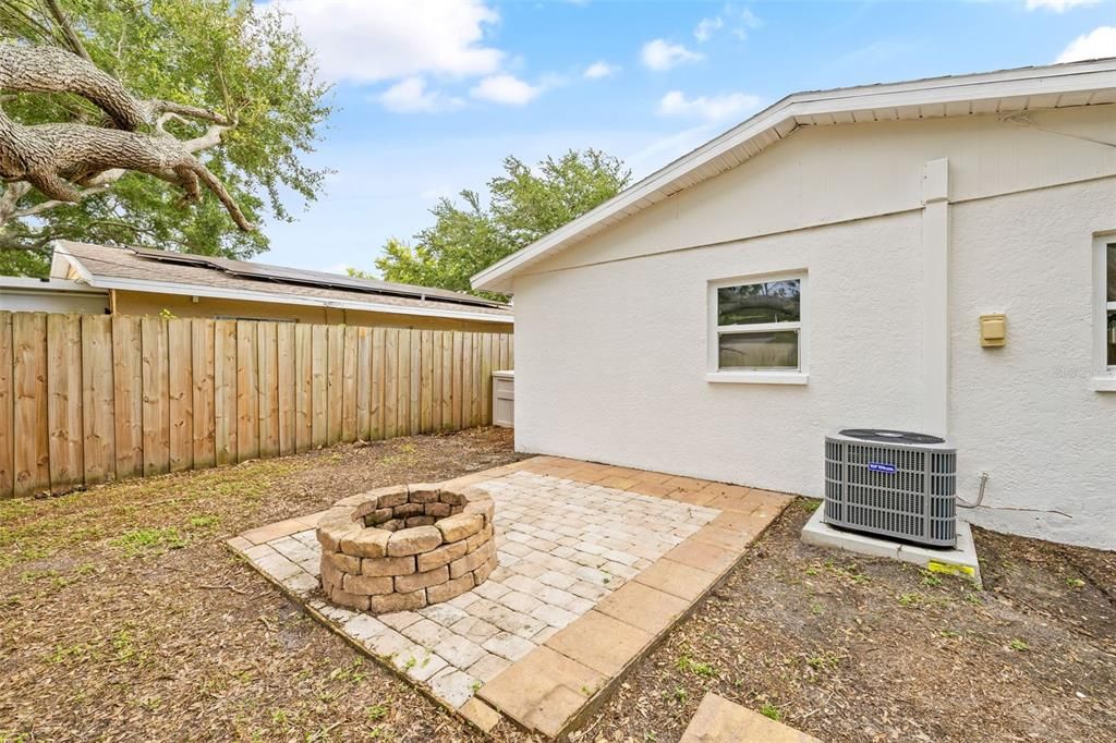 Active With Contract: $309,900 (2 beds, 1 baths, 800 Square Feet)