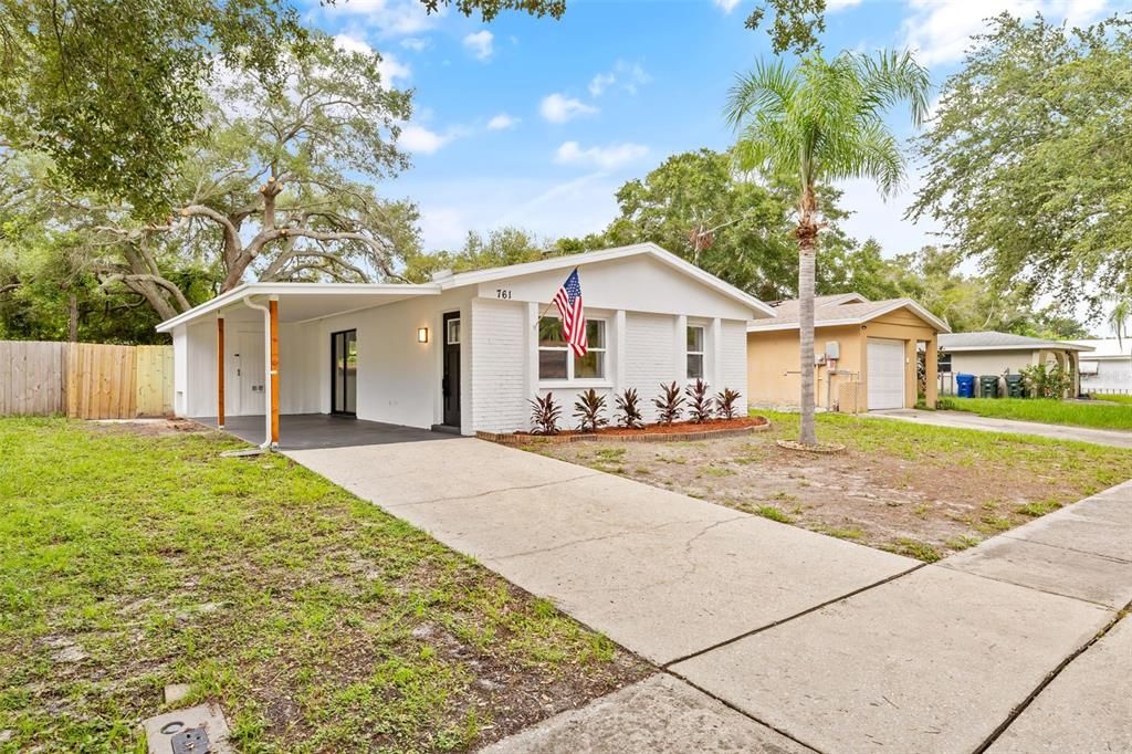 Active With Contract: $309,900 (2 beds, 1 baths, 800 Square Feet)