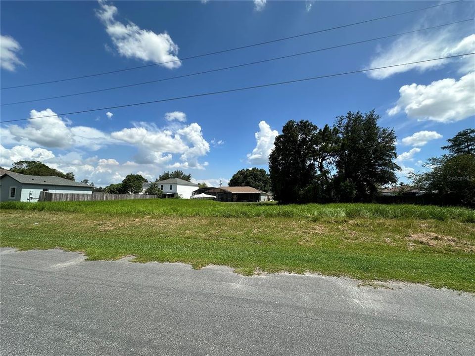 Activo con contrato: $65,000 (0.19 acres)