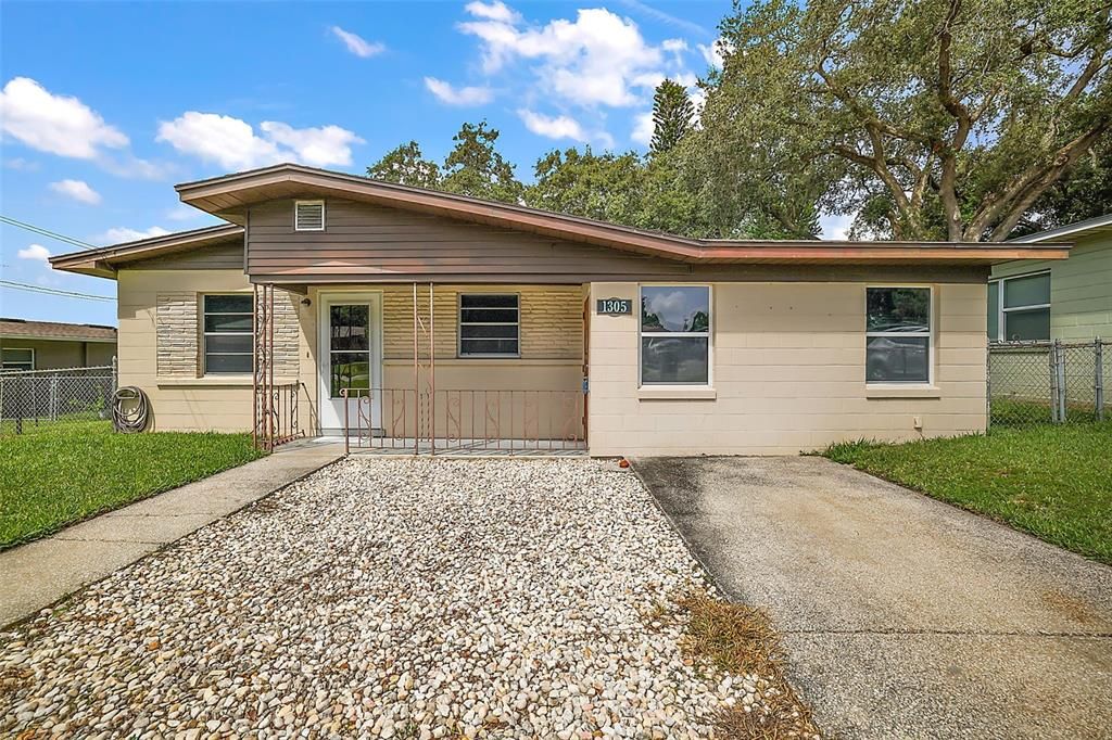 Recently Sold: $225,000 (3 beds, 1 baths, 1105 Square Feet)