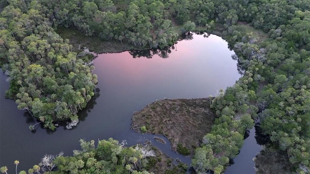 На продажу: $2,600,000 (35.50 acres)