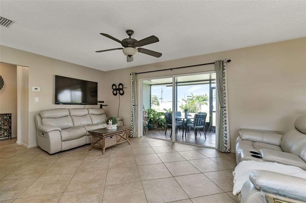 Active With Contract: $287,000 (2 beds, 2 baths, 1272 Square Feet)